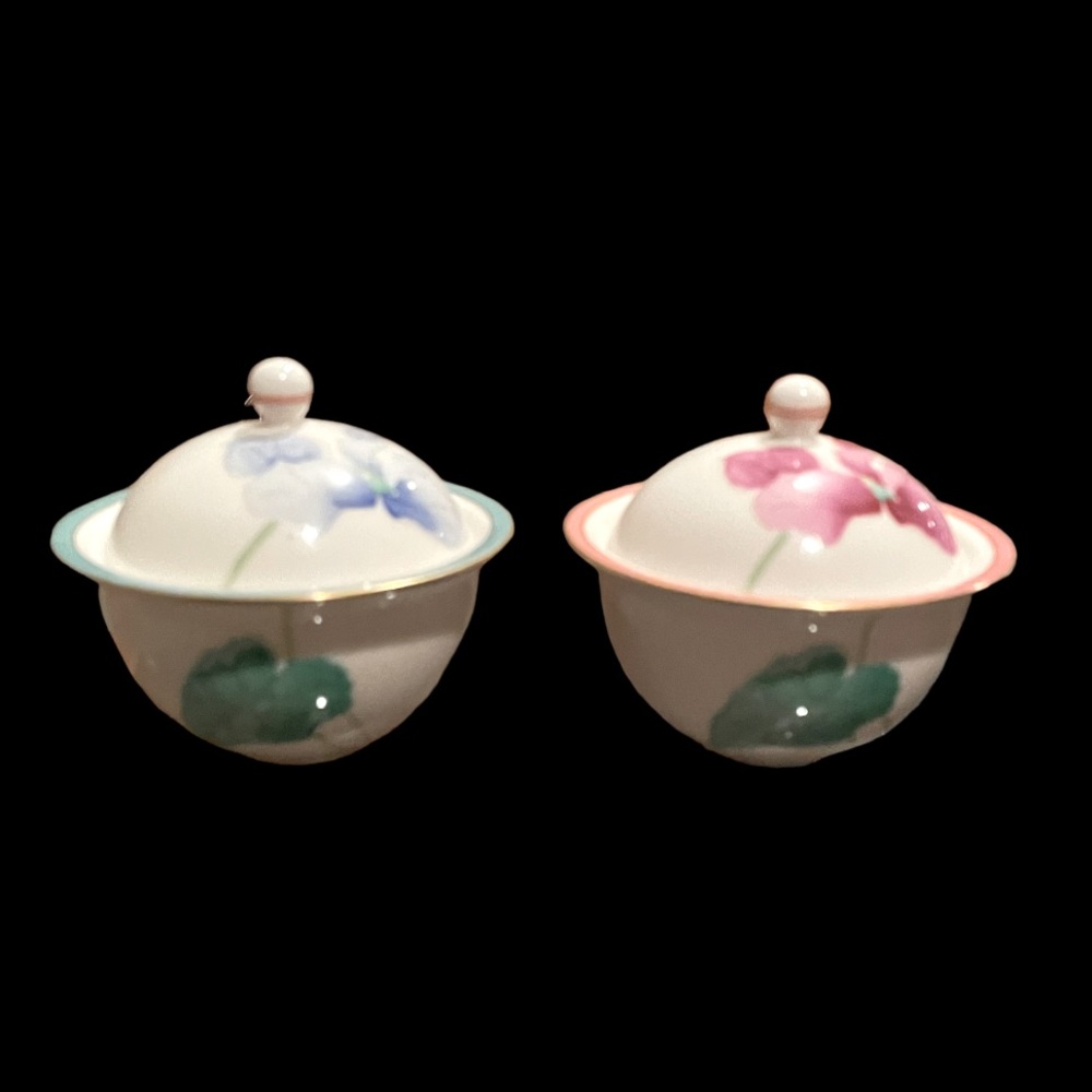 TG Pair of Koransha Japanese bowls with lids